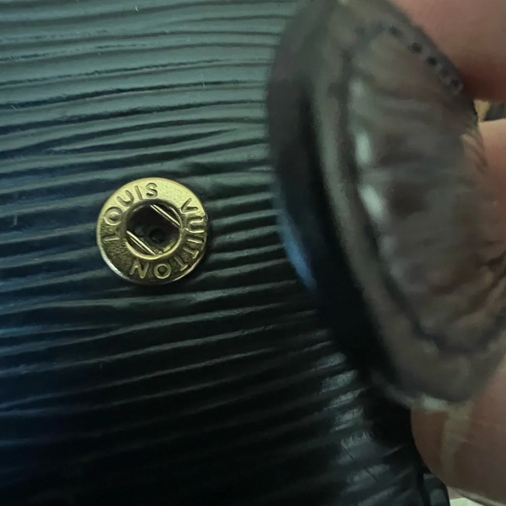 🔥 Authentic Louis Vuitton Black Epi PM Agenda Passport Holder - Picture 5 of 16